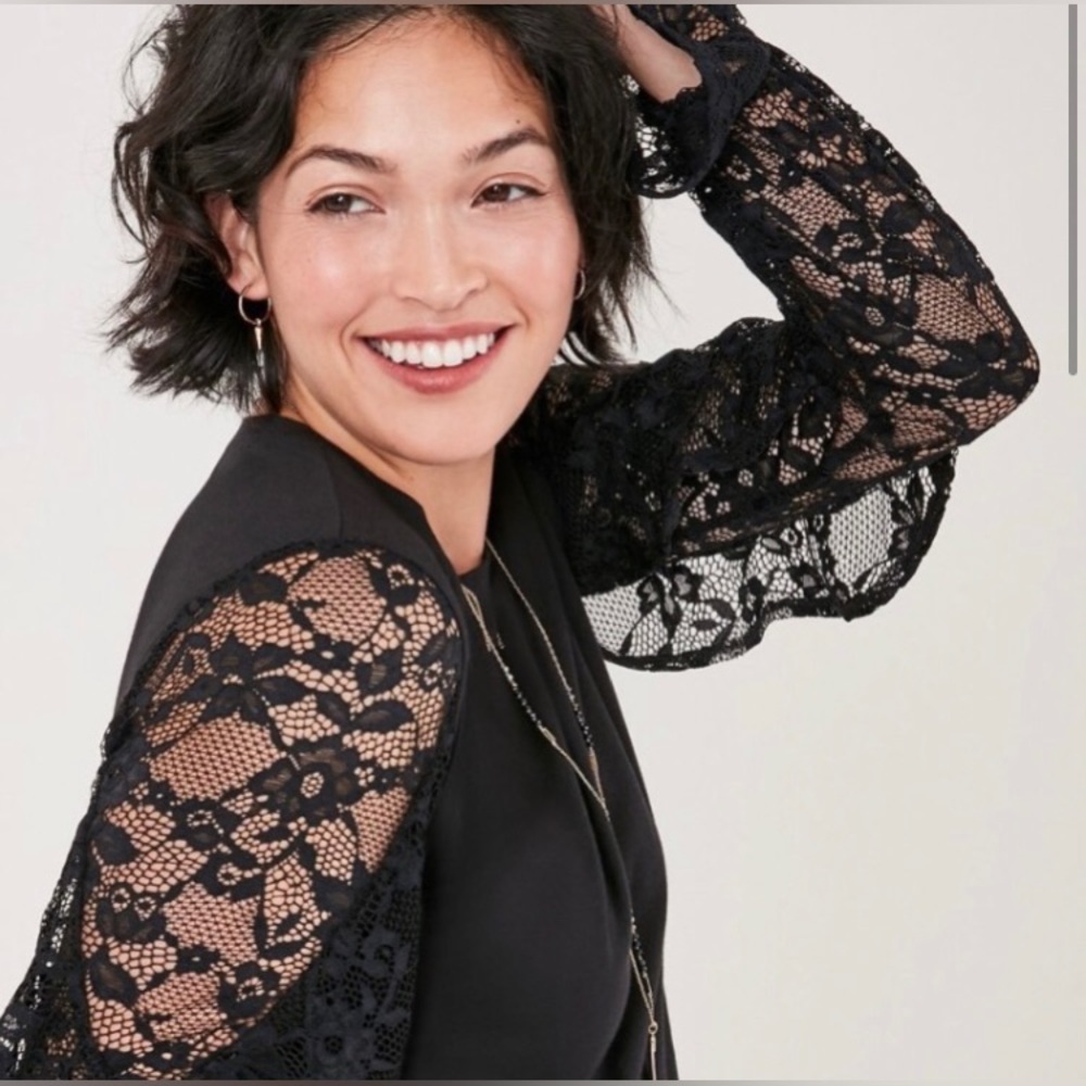 Stella and Dot Belle top. Lace sleeves. Almost like new.
